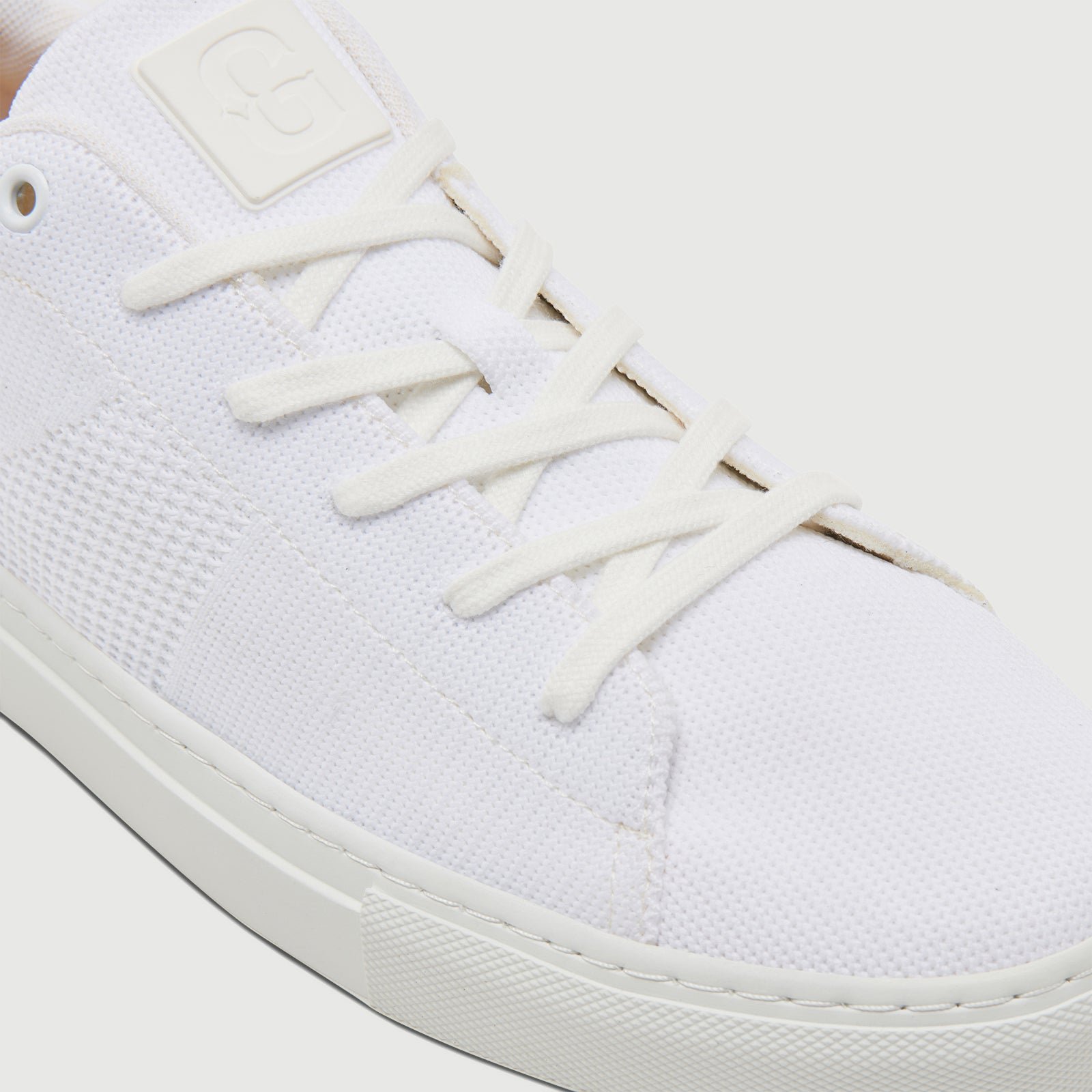 GREATS-Mens-RoyaleKnit2.0-WhiteNavy-04_Web_643b0411-05b1-4b4f-b3de-0d6585c443bc